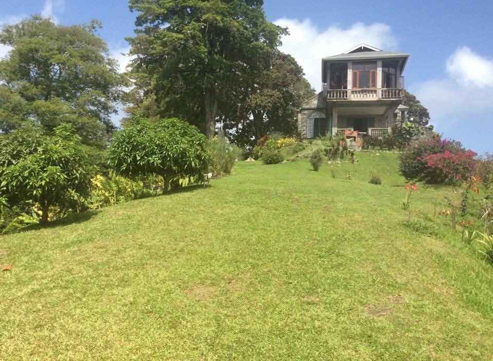 Mahogany Ridge Hotel Arouca Buitenkant foto